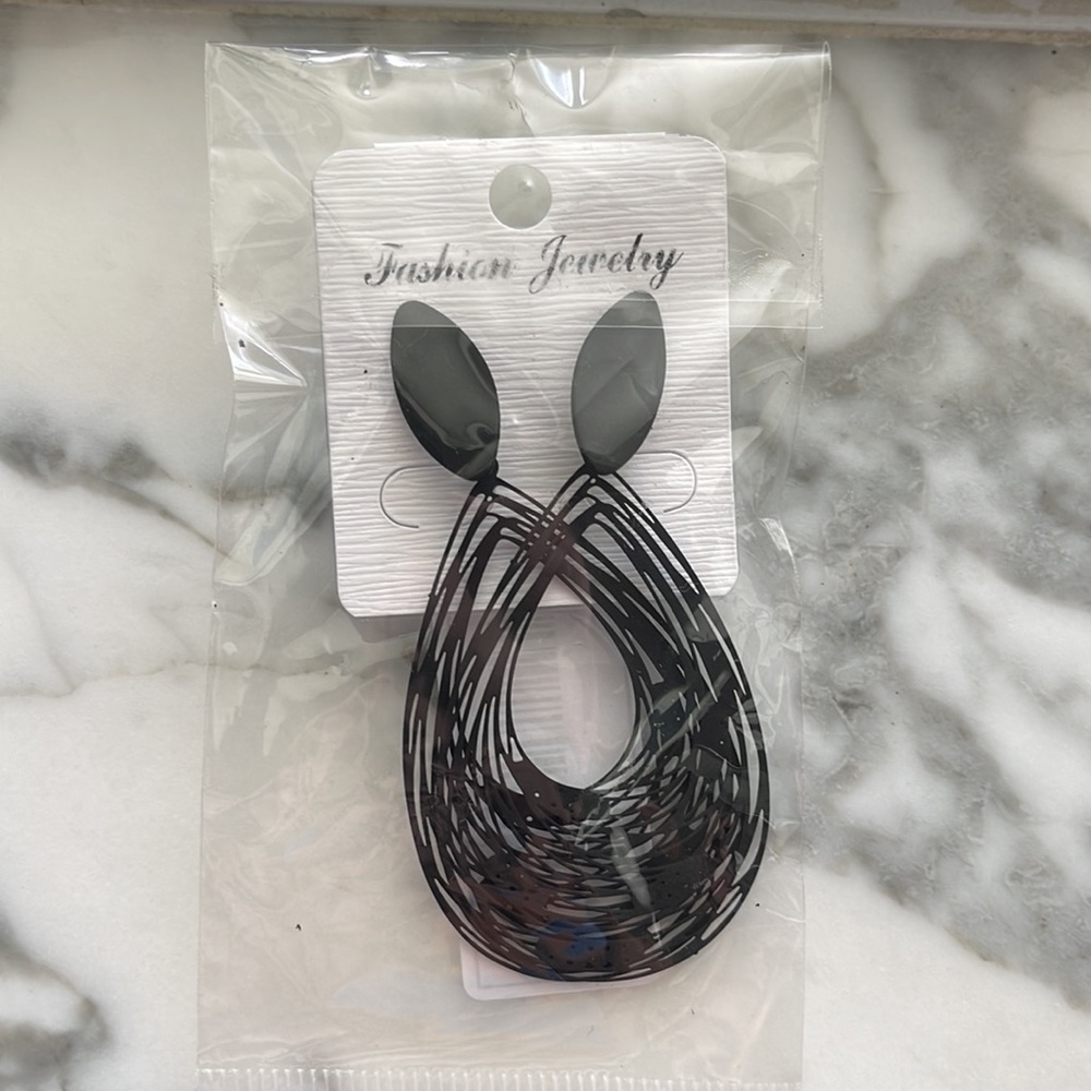 Earring, Black posts - Picture 4 of 5